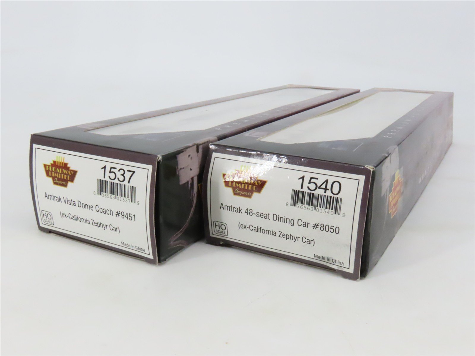 LOT of 2 HO Scale Broadway Limited Imports Amtrak Diner & Vista Dome Passengers