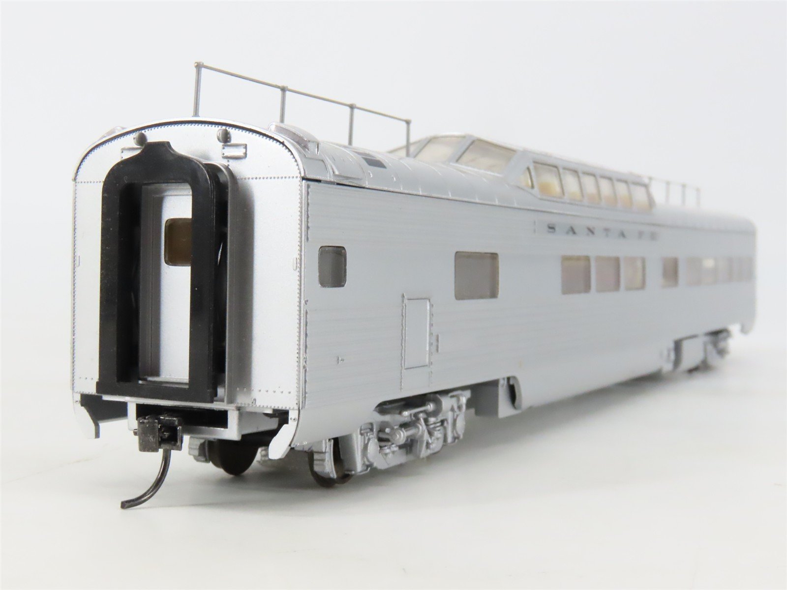 LOT of 2 HO Scale Walthers ATSF Santa Fe Railroad Diner & Dome Passenger Cars