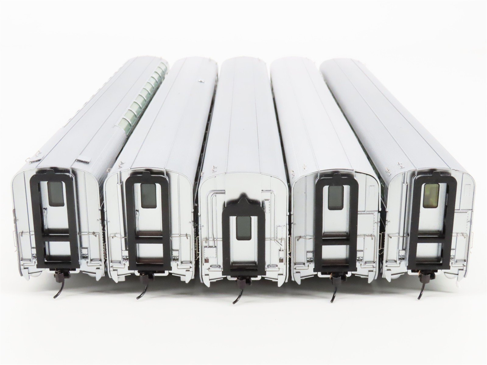 LOT of 5 HO Scale Walthers ATSF Santa Fe Railroad Assorted Passenger Cars