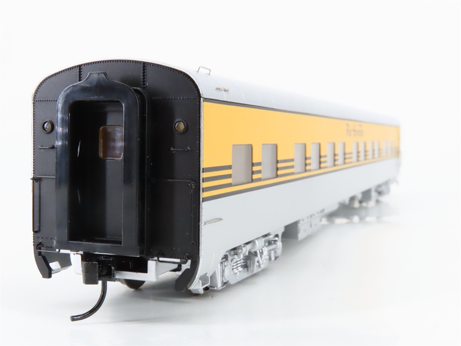 HO Scale Walthers 932-9408 D&RGW Denver & Rio Grande Western Sleeper Passenger