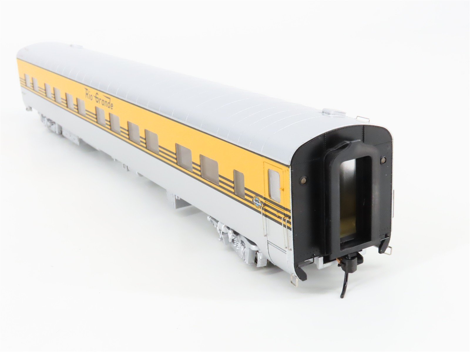 HO Scale Walthers 932-9408 D&RGW Denver & Rio Grande Western Sleeper Passenger
