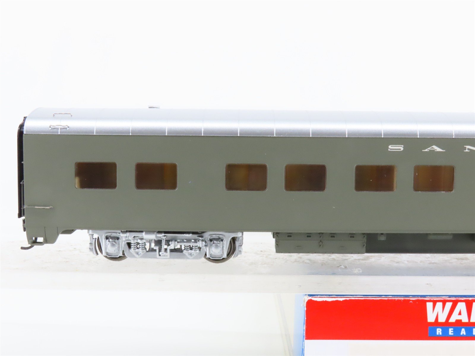 HO Scale Walthers 932-9382 ATSF Santa Fe Railroad Pullman Sleeper Passenger Car