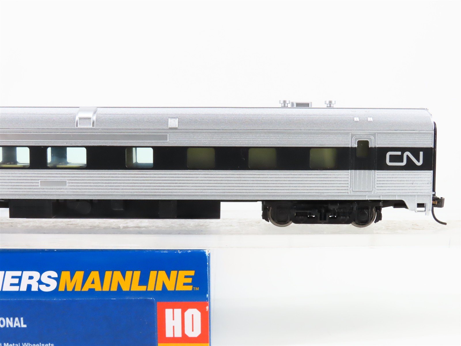 HO Walthers Mainline 910-30161 CN Canadian National 85' Budd Diner Passenger Car
