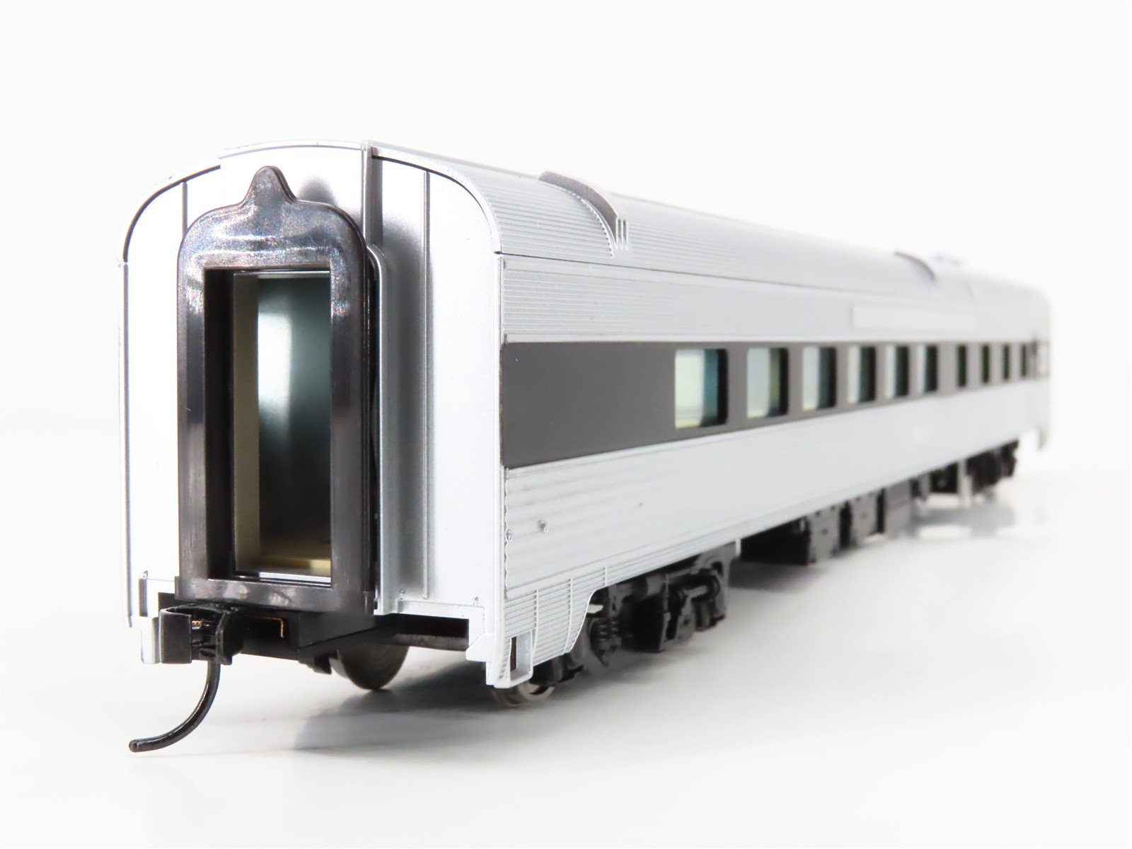 HO Walthers Mainline 910-30161 CN Canadian National 85' Budd Diner Passenger Car