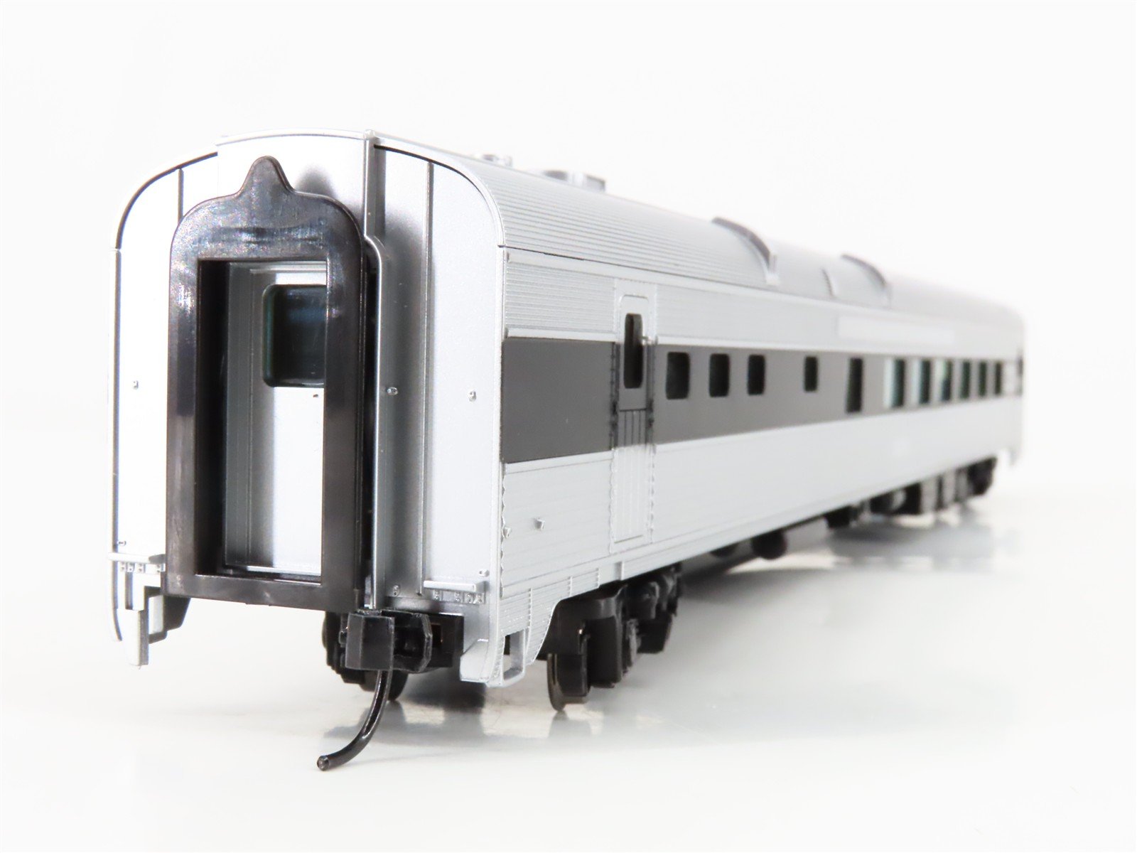 HO Walthers Mainline 910-30161 CN Canadian National 85' Budd Diner Passenger Car
