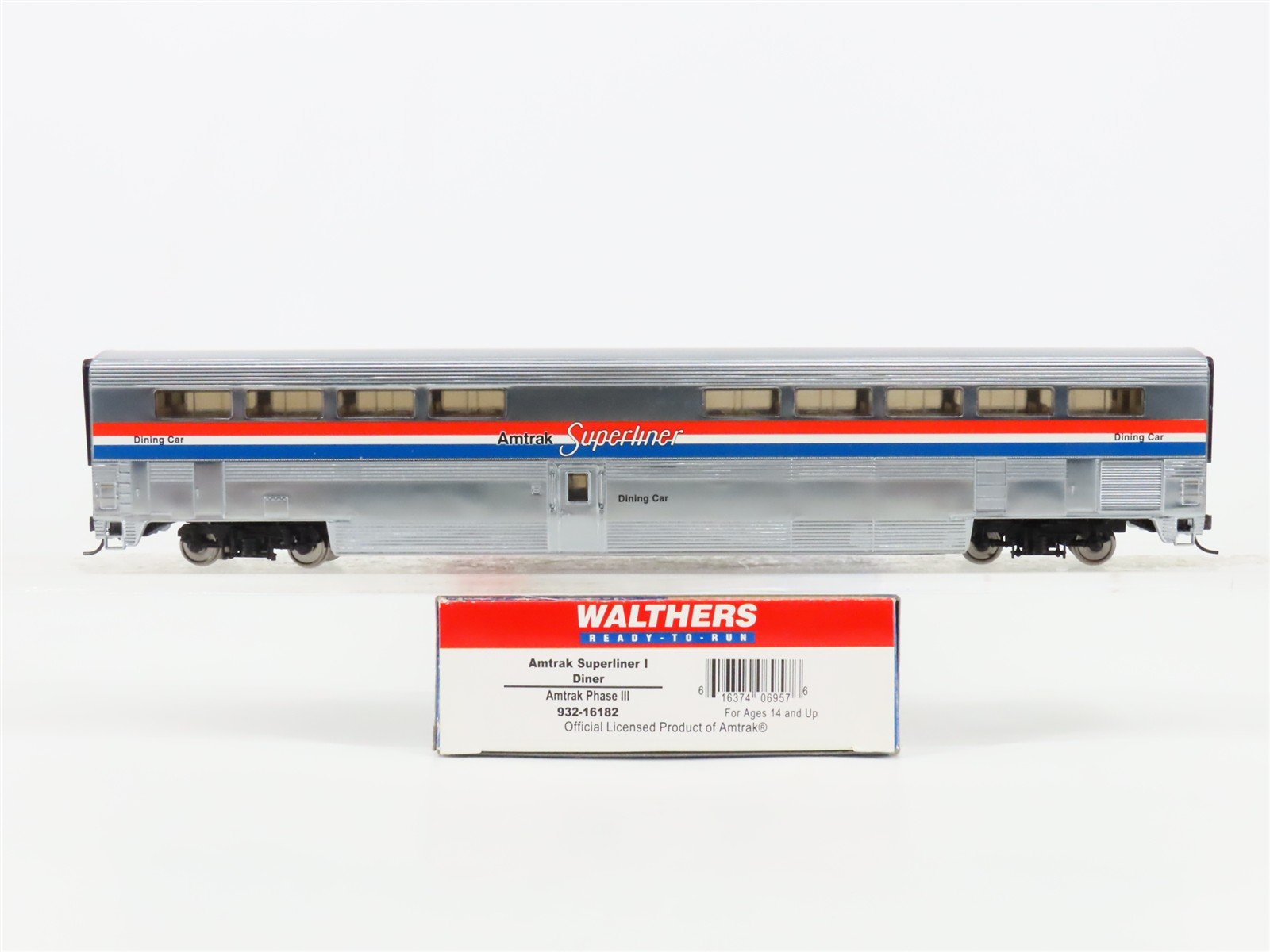 HO Scale Walthers 932-16182 Amtrak Superliner I Phase III Diner Passenger Car