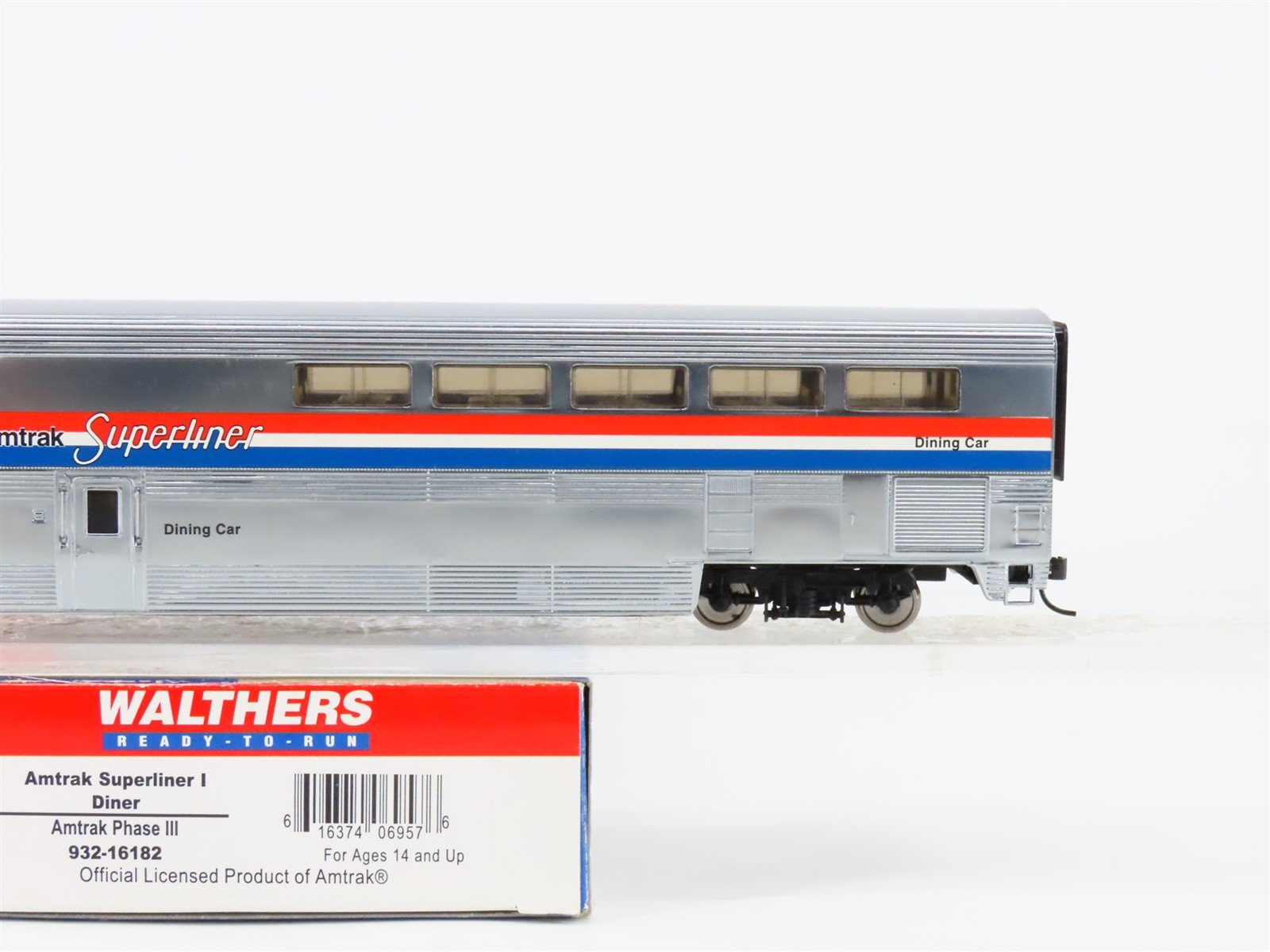 HO Scale Walthers 932-16182 Amtrak Superliner I Phase III Diner Passenger Car
