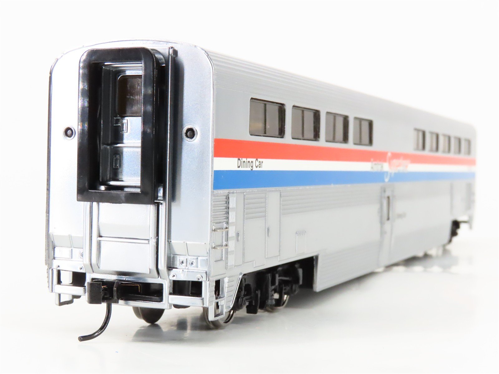 HO Scale Walthers 932-16182 Amtrak Superliner I Phase III Diner Passenger Car