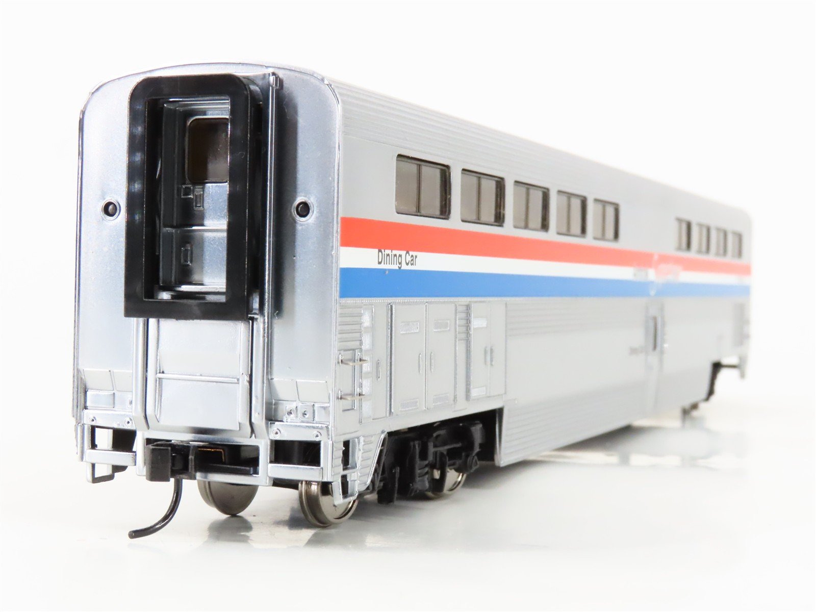 HO Scale Walthers 932-16182 Amtrak Superliner I Phase III Diner Passenger Car