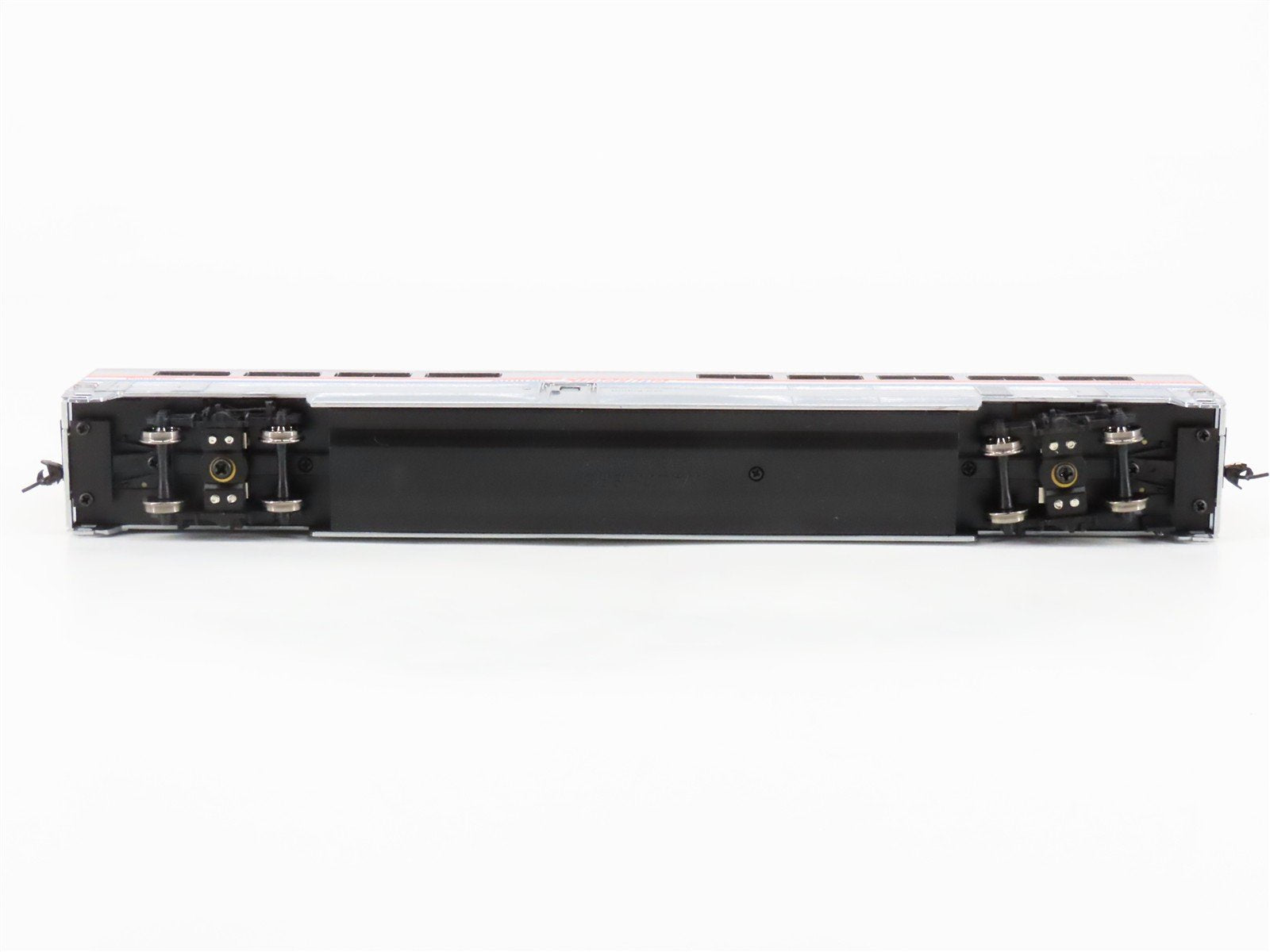 HO Scale Walthers 932-16182 Amtrak Superliner I Phase III Diner Passenger Car