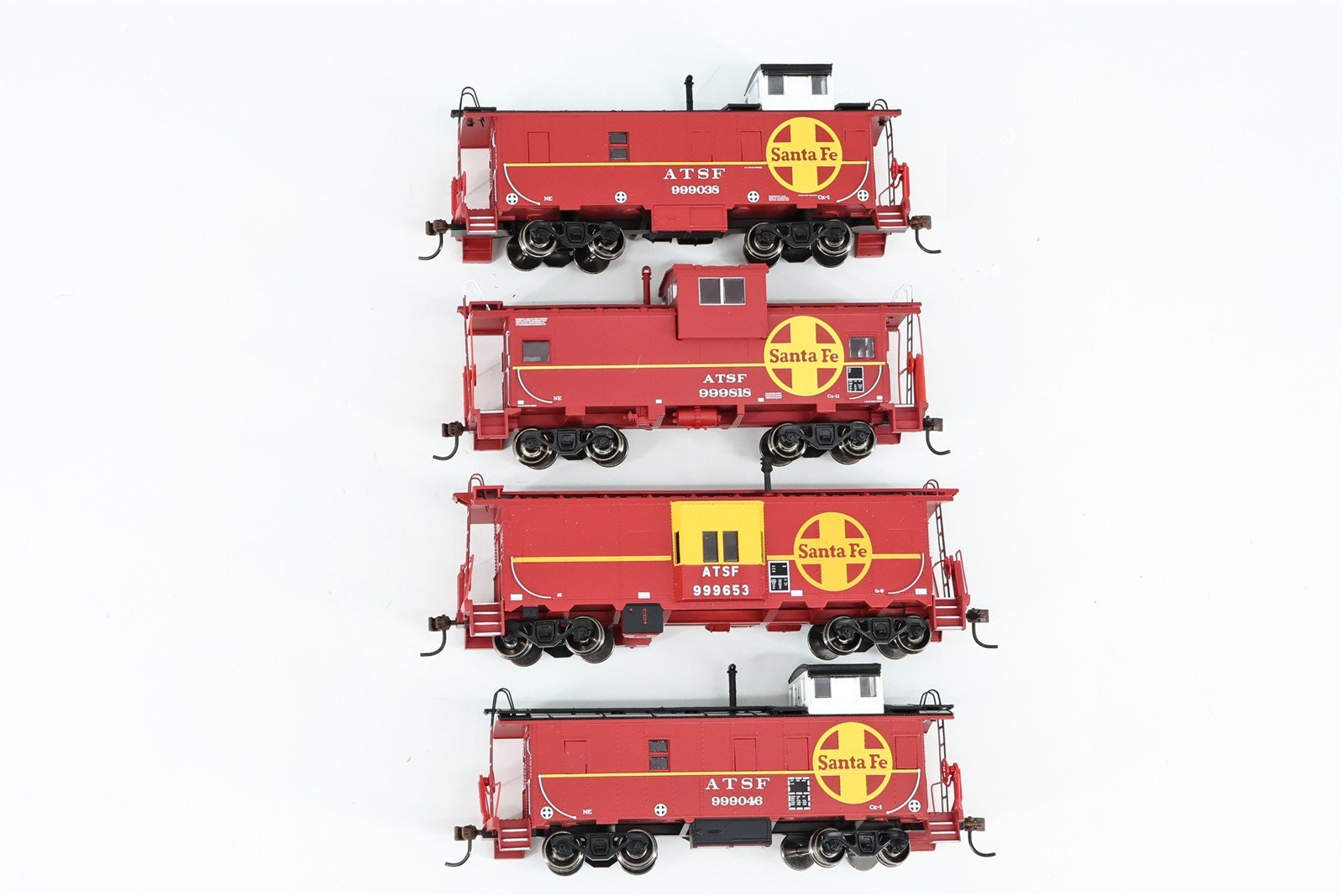 LOT of 5 HO Scale Athearn ATSF Santa Fe Railroad Cabooses