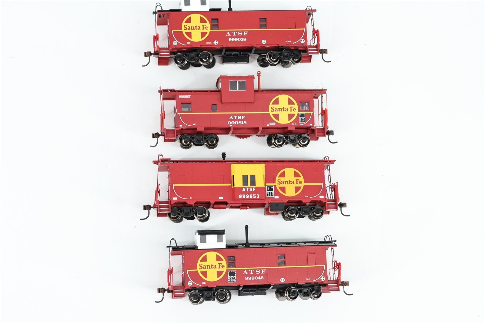 LOT of 5 HO Scale Athearn ATSF Santa Fe Railroad Cabooses