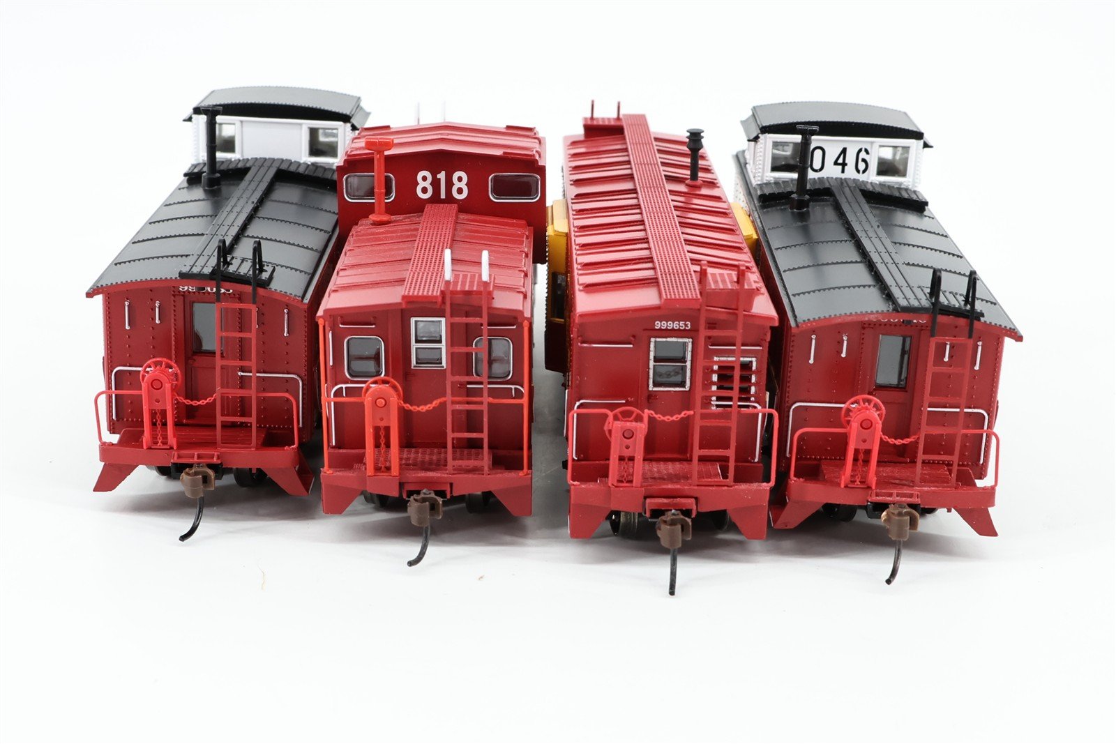 LOT of 5 HO Scale Athearn ATSF Santa Fe Railroad Cabooses