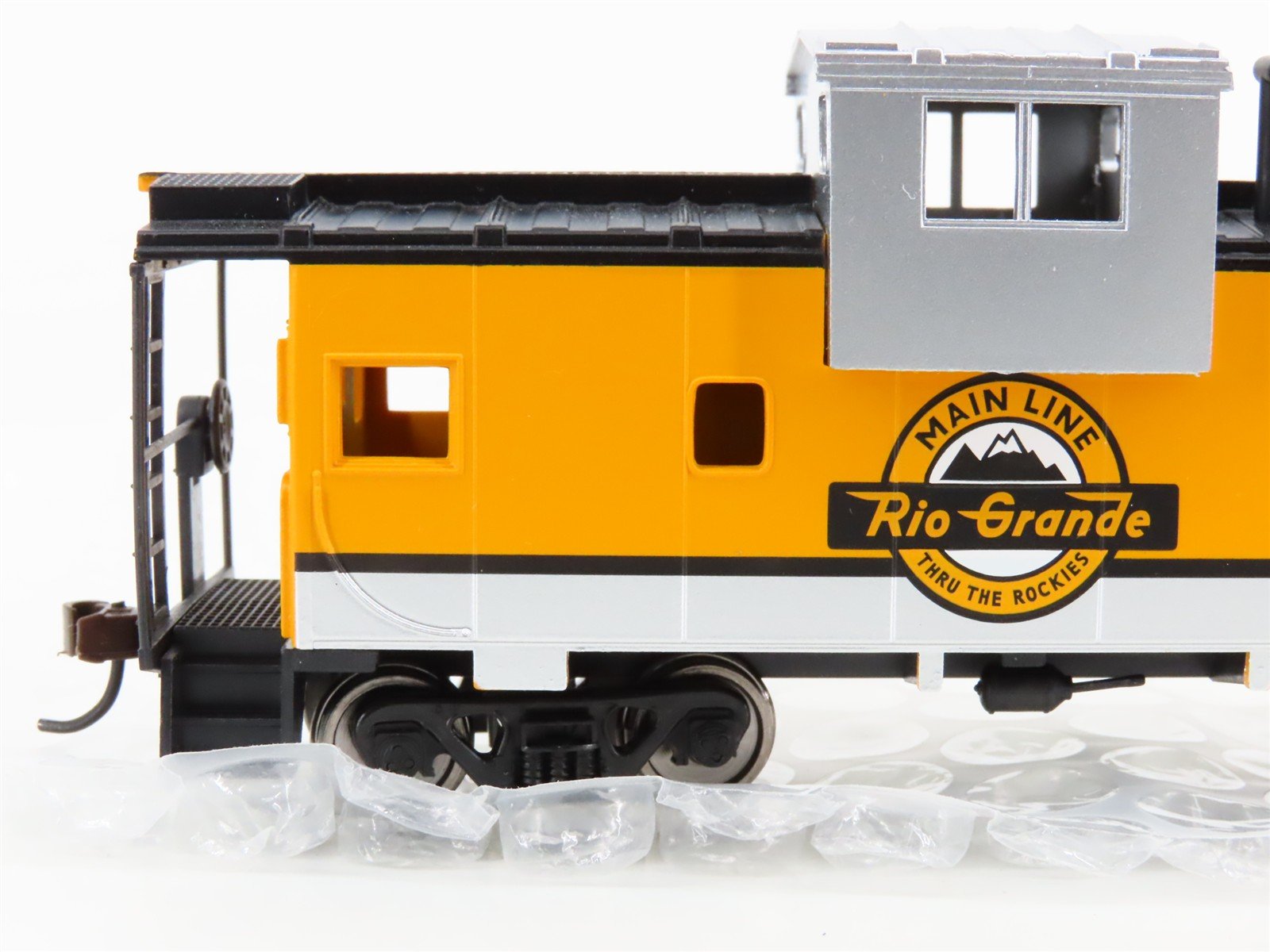 LOT- 2 HO Walthers Trainline & Bachmann Silver Series D&RGW Rio Grande Cabooses