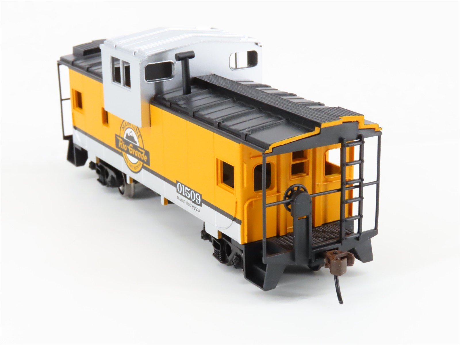 LOT- 2 HO Walthers Trainline & Bachmann Silver Series D&RGW Rio Grande Cabooses