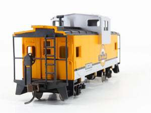 LOT- 2 HO Walthers Trainline & Bachmann Silver Series D&RGW Rio Grande Cabooses