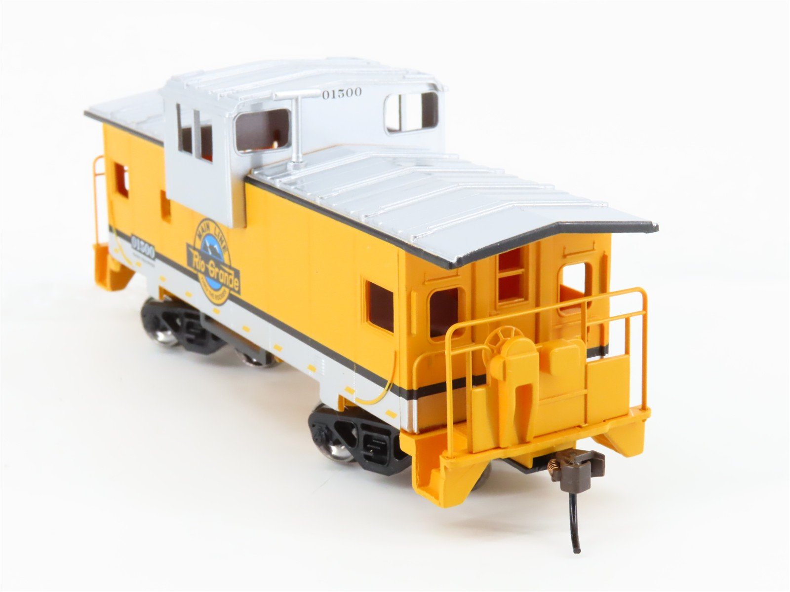 LOT- 2 HO Walthers Trainline & Bachmann Silver Series D&RGW Rio Grande Cabooses