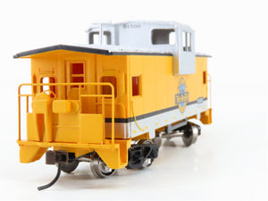 LOT- 2 HO Walthers Trainline & Bachmann Silver Series D&RGW Rio Grande Cabooses