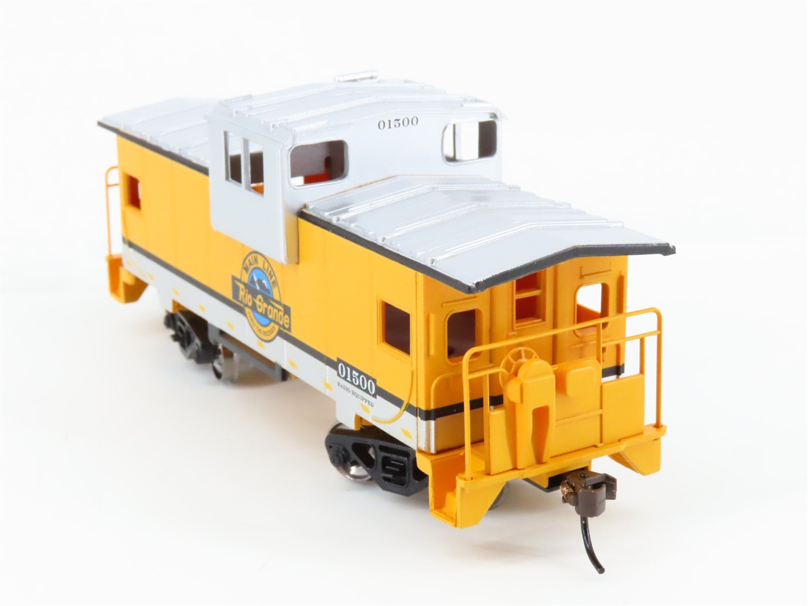 LOT- 2 HO Walthers Trainline & Bachmann Silver Series D&RGW Rio Grande Cabooses