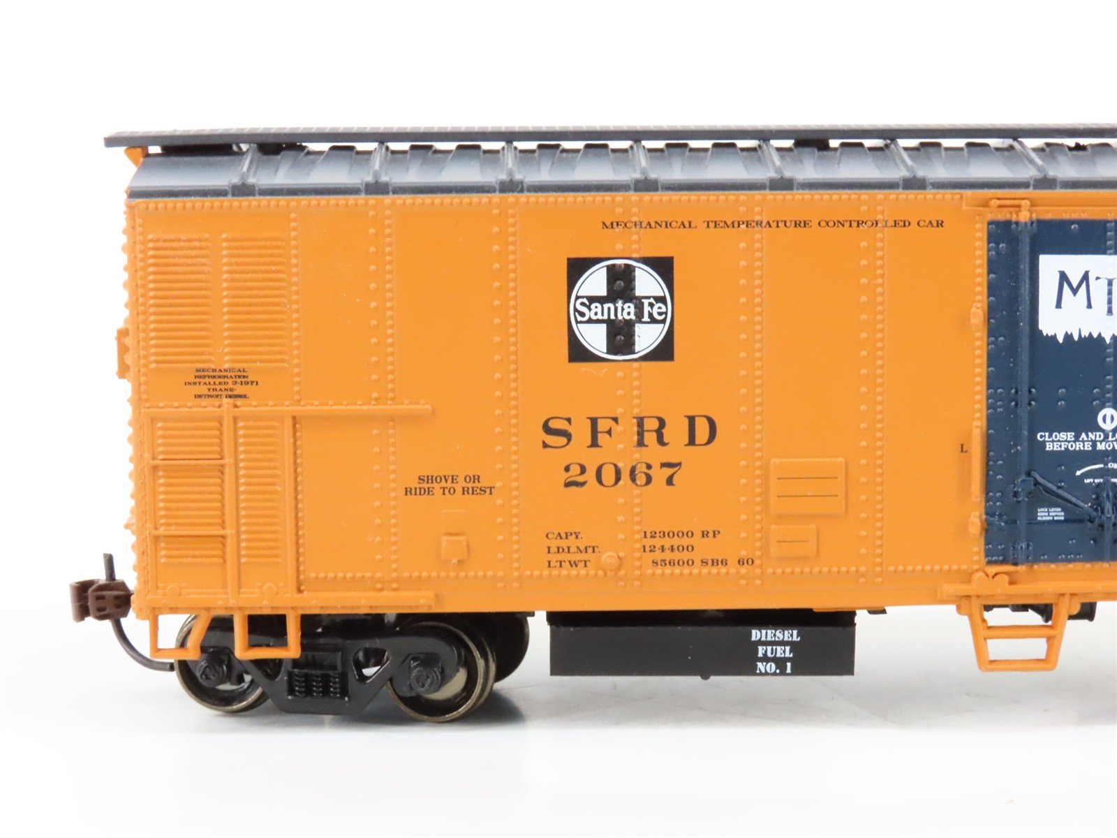 LOT of 2 HO Scale Athearn SFRD Santa Fe Railroad 60' Mechanical Reefers