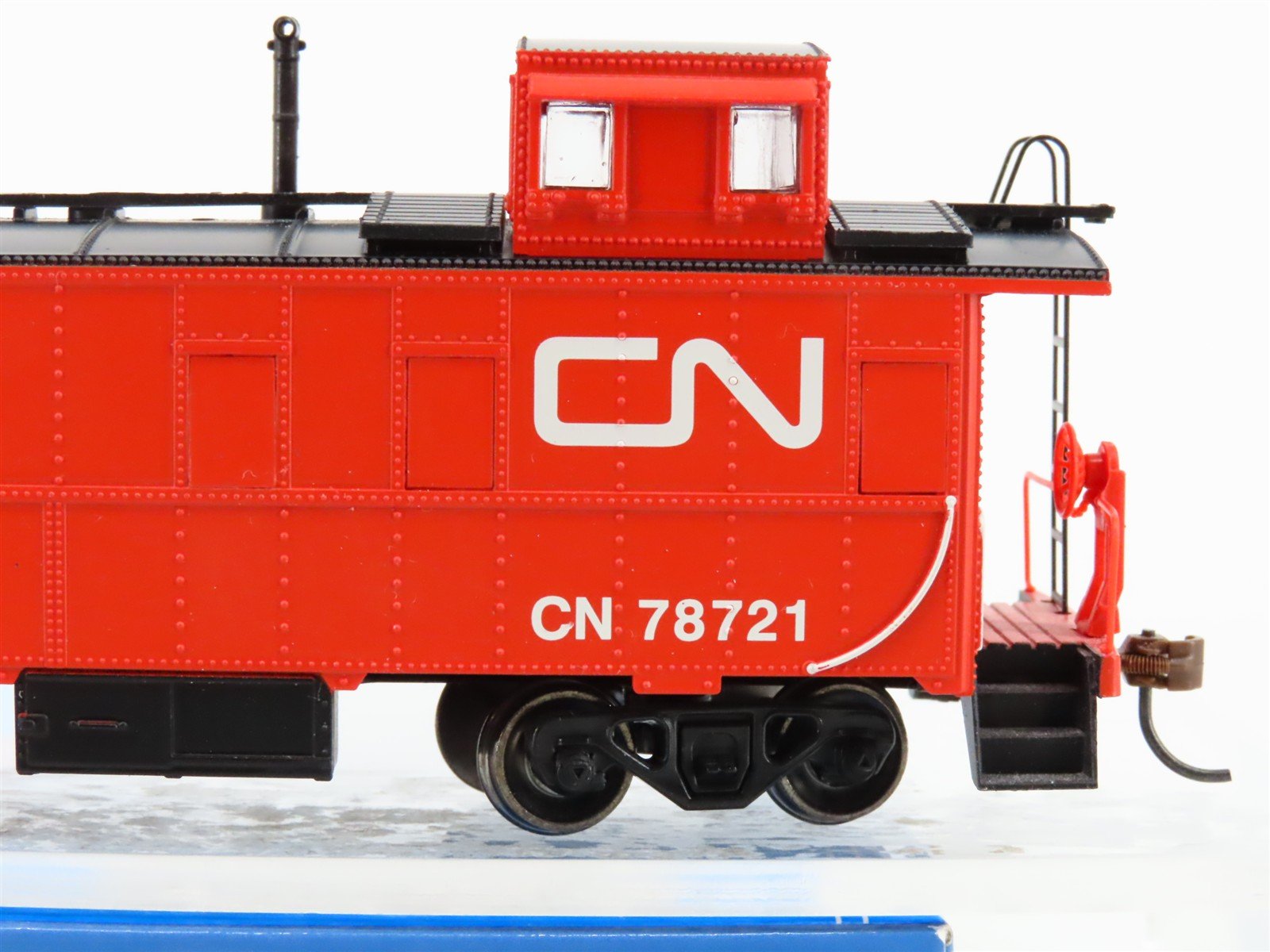 HO Scale Athearn Roundhouse RND87825 CN Canadian National Cupola Caboose #78721