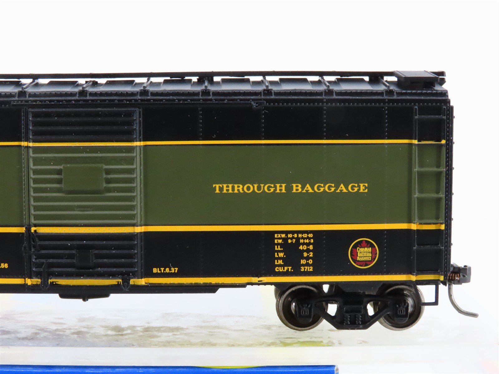 HO Scale Athearn 92298 CN Canadian National 40' Through Baggage Box Car #11072