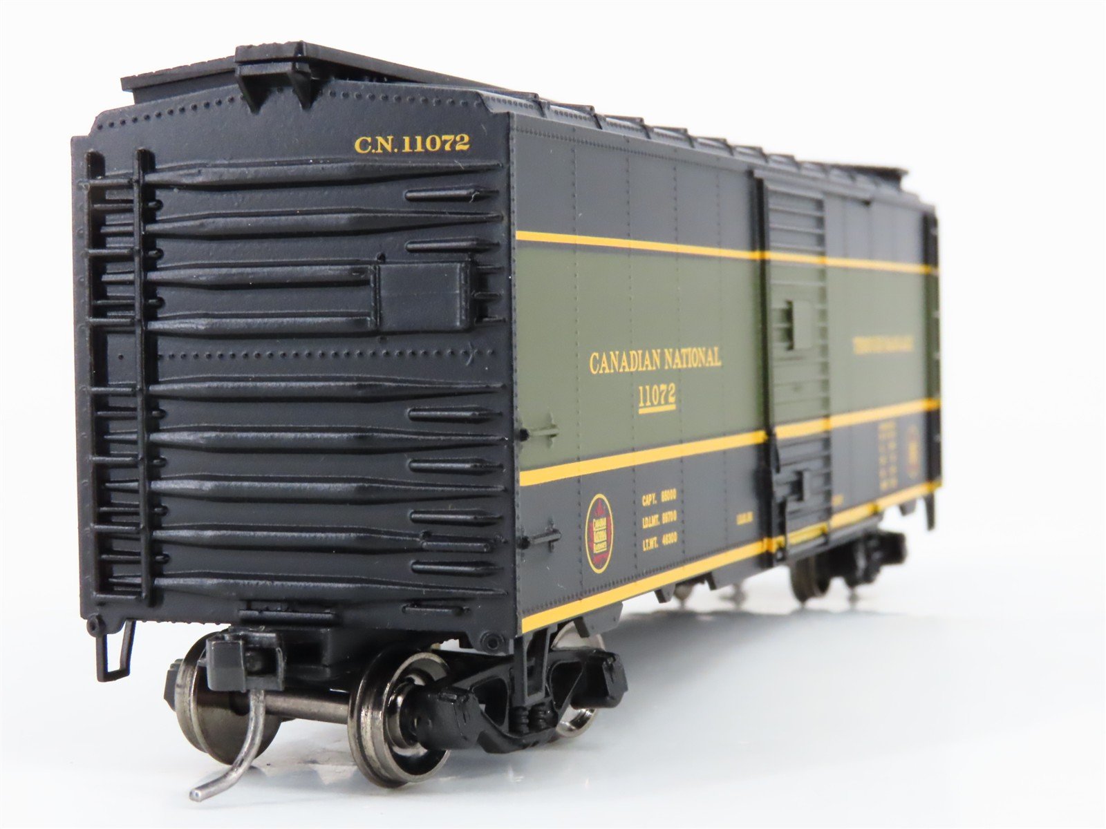 HO Scale Athearn 92298 CN Canadian National 40' Through Baggage Box Car #11072