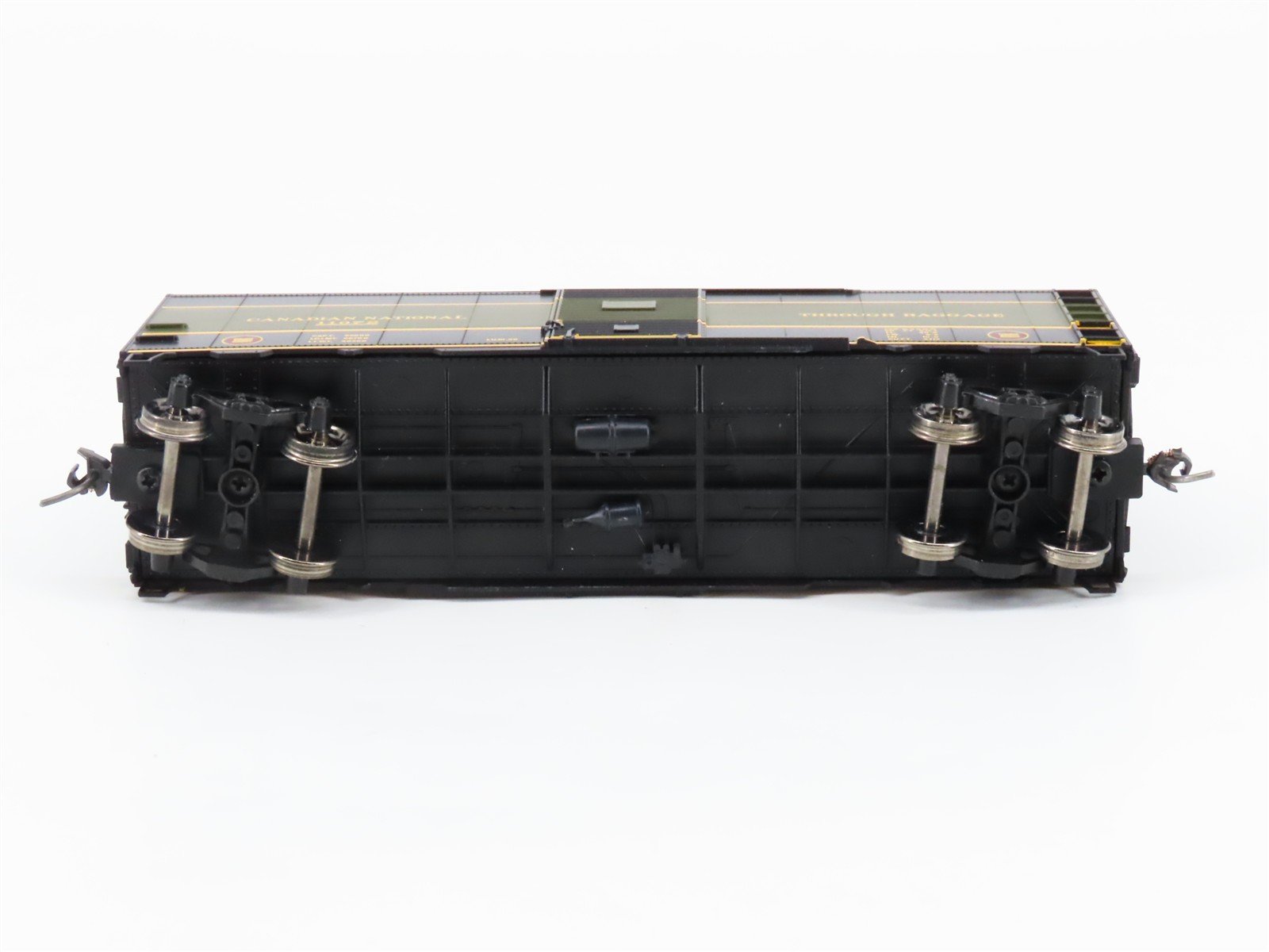 HO Scale Athearn 92298 CN Canadian National 40' Through Baggage Box Car #11072