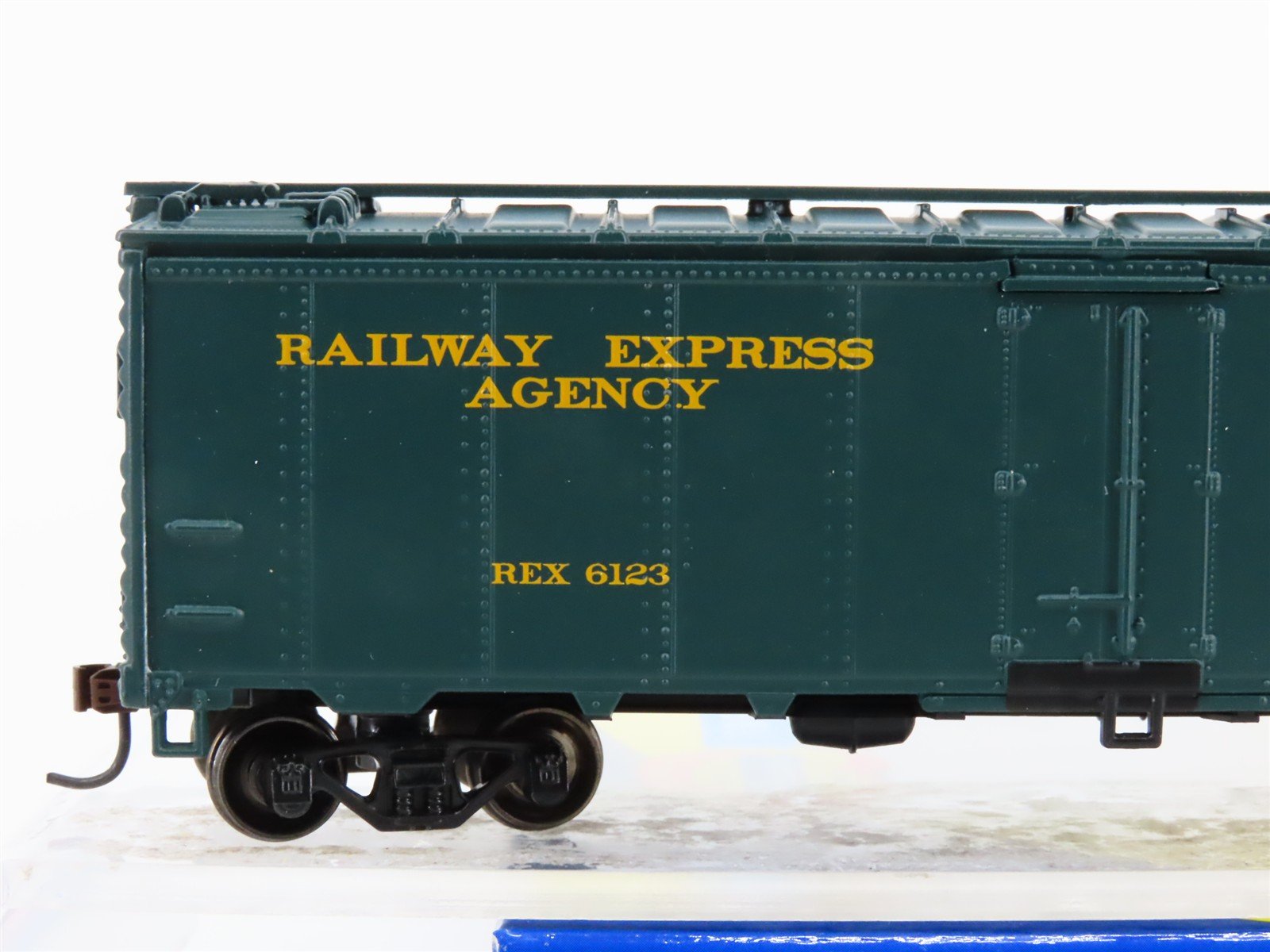 HO Scale Athearn 71380 REX Railway Express Agency 40' Steel Reefer #6123