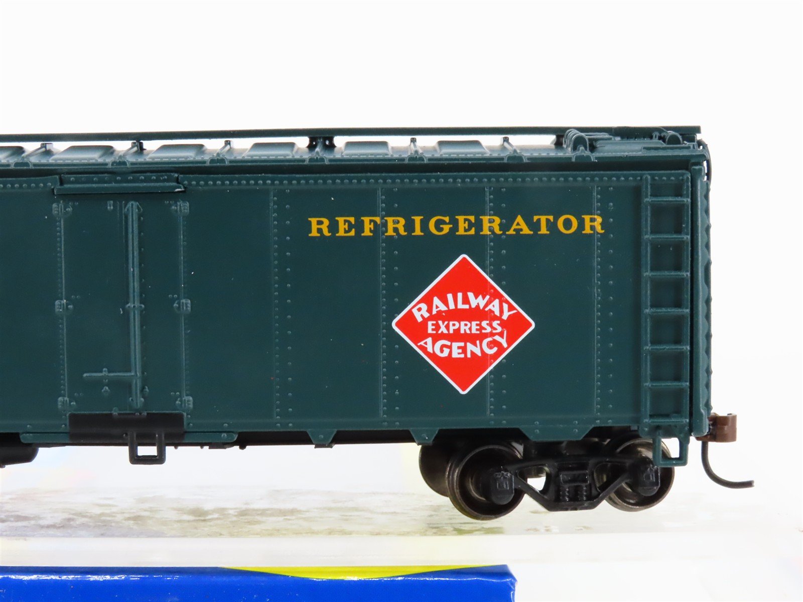 HO Scale Athearn 71380 REX Railway Express Agency 40' Steel Reefer #6123