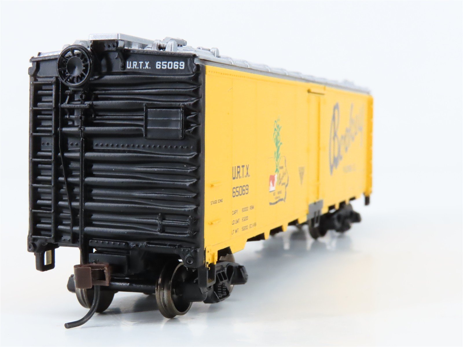 HO Scale Athearn 71327 URTX Bookey Packing Company 40' Steel Reefer #65069