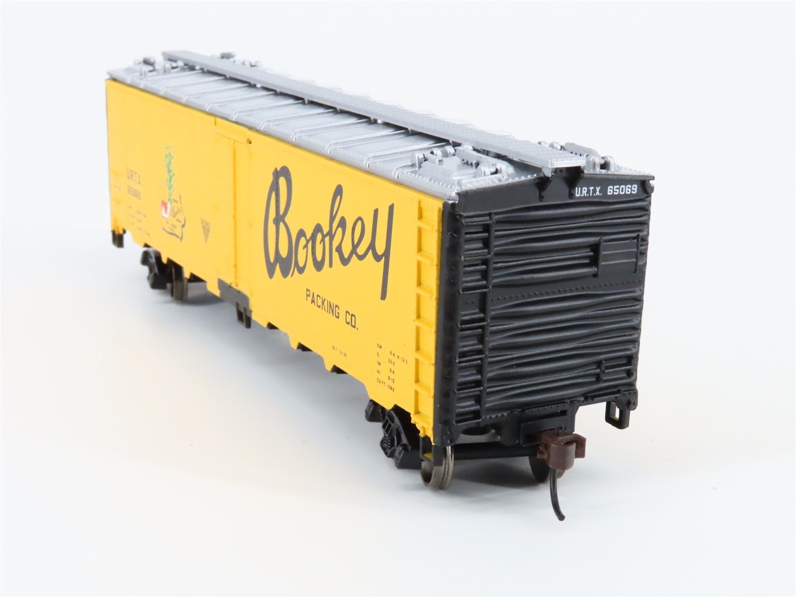 HO Scale Athearn 71327 URTX Bookey Packing Company 40' Steel Reefer #65069