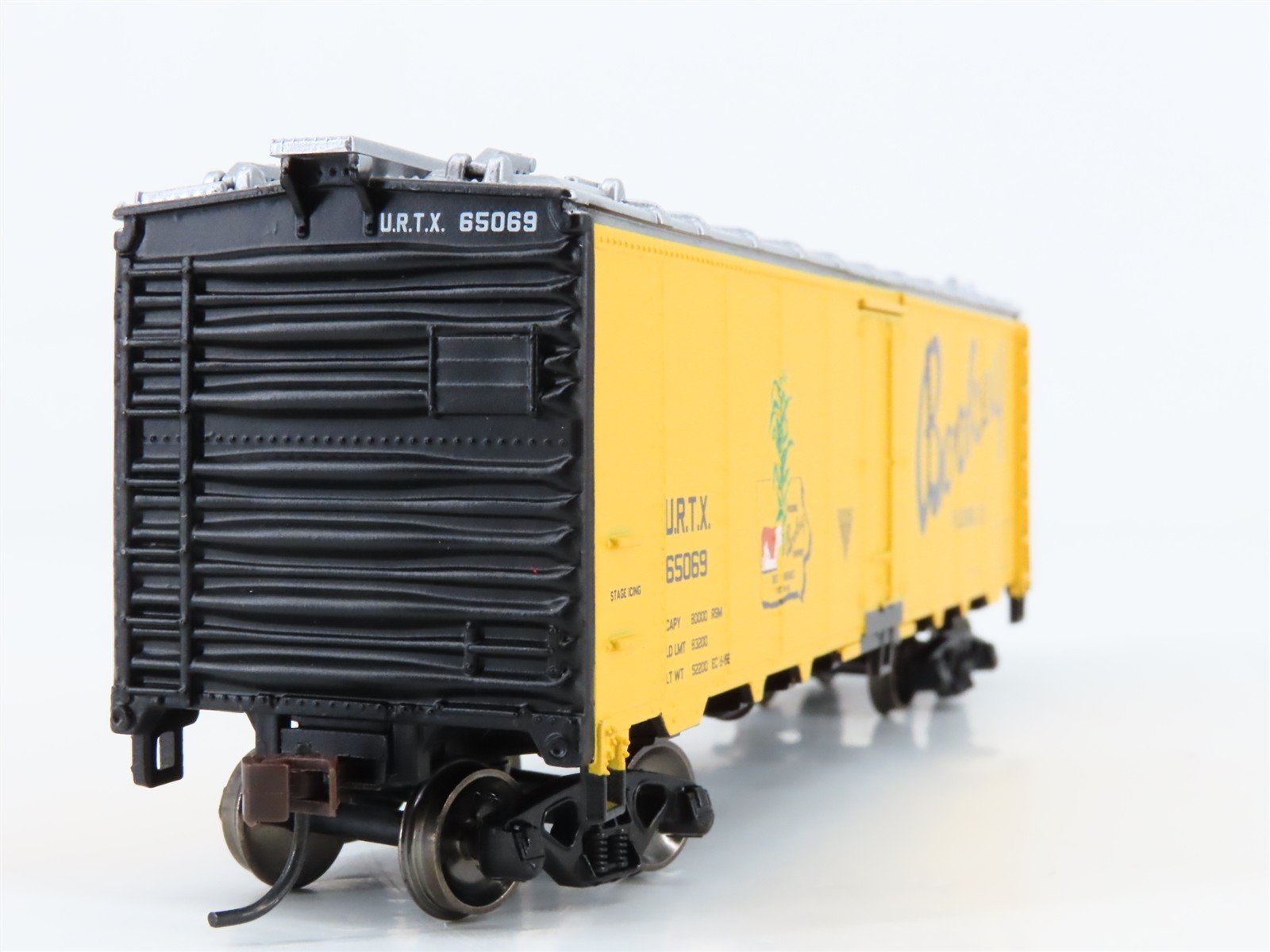 HO Scale Athearn 71327 URTX Bookey Packing Company 40' Steel Reefer #65069