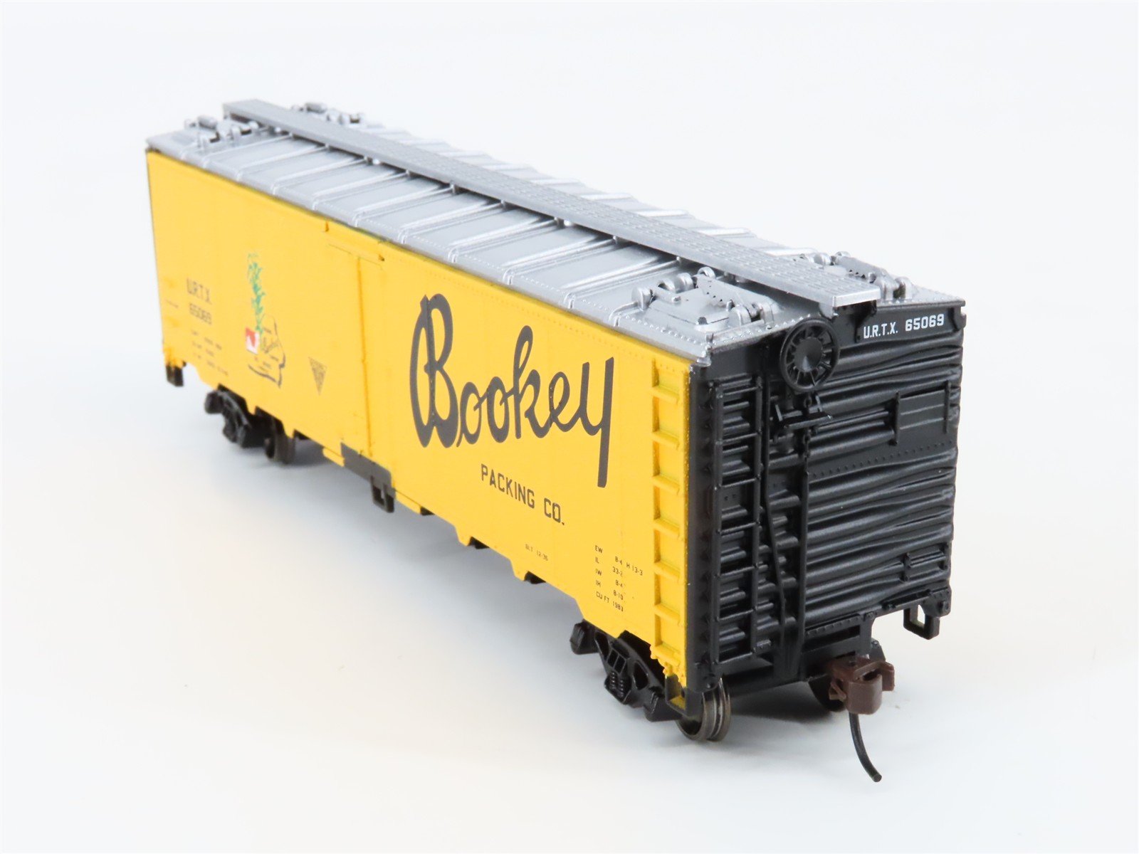 HO Scale Athearn 71327 URTX Bookey Packing Company 40' Steel Reefer #65069