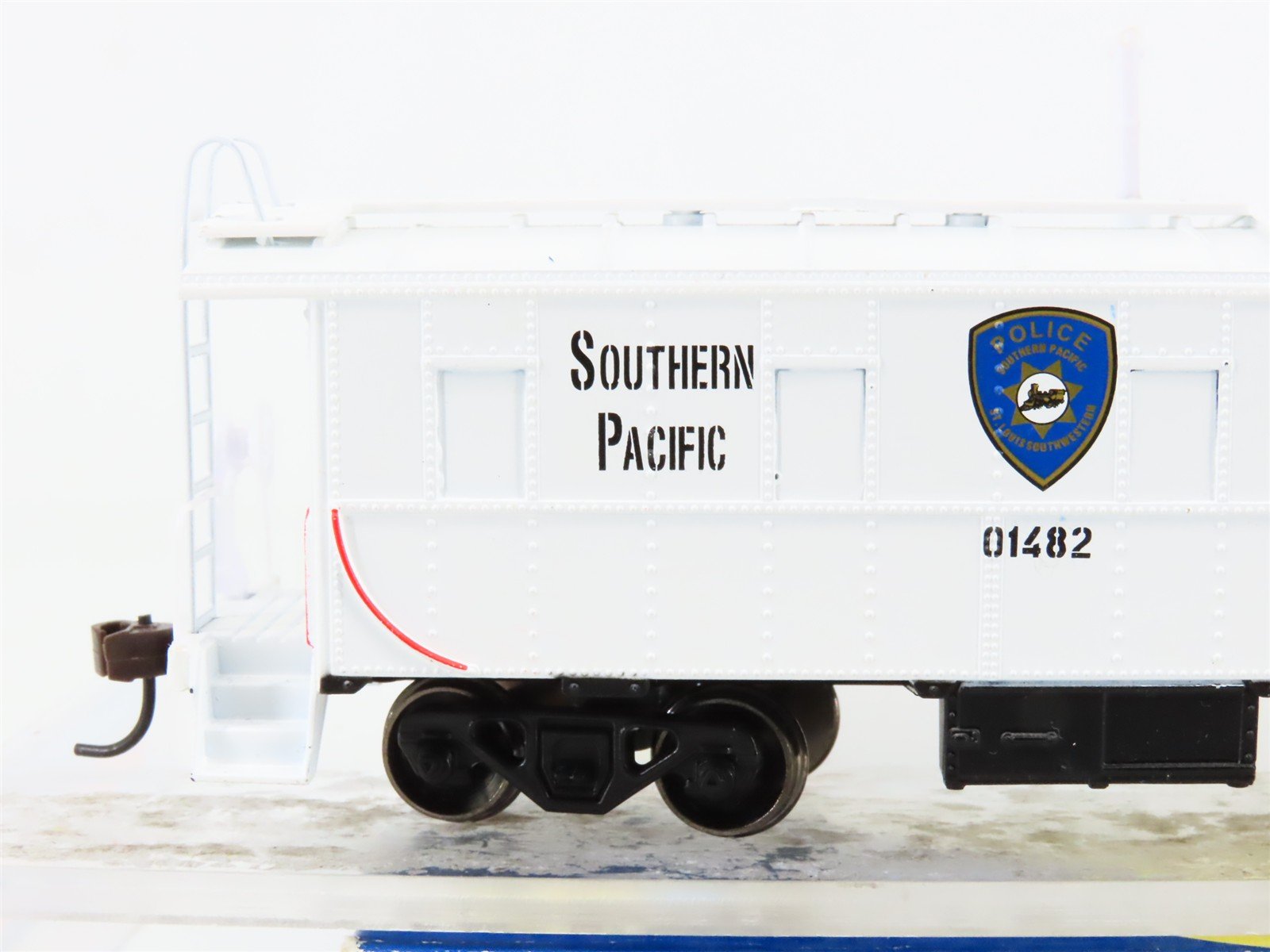HO Scale Athearn 74157 SP Southern Pacific Railroad Police Cupola Caboose #01482