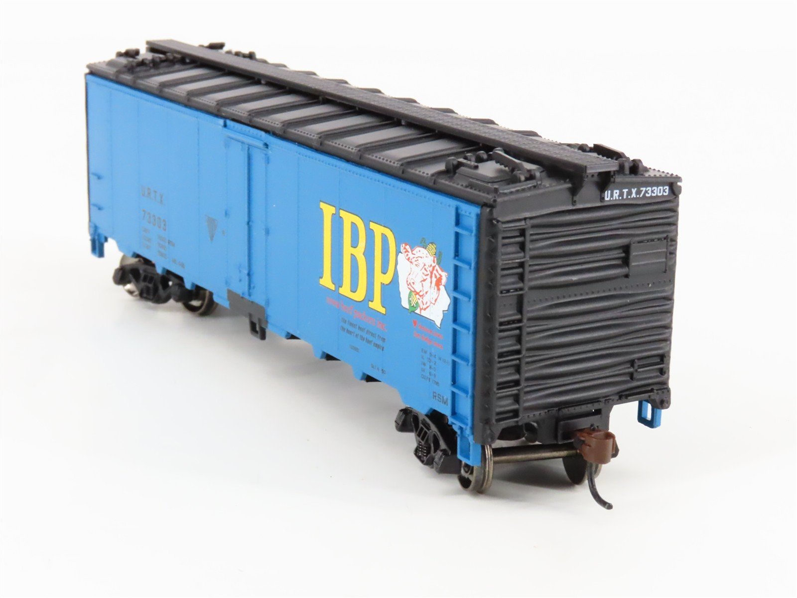 HO Scale Athearn 71349 URTX Iowa Beef Packers 40' Steel Reefer #73303
