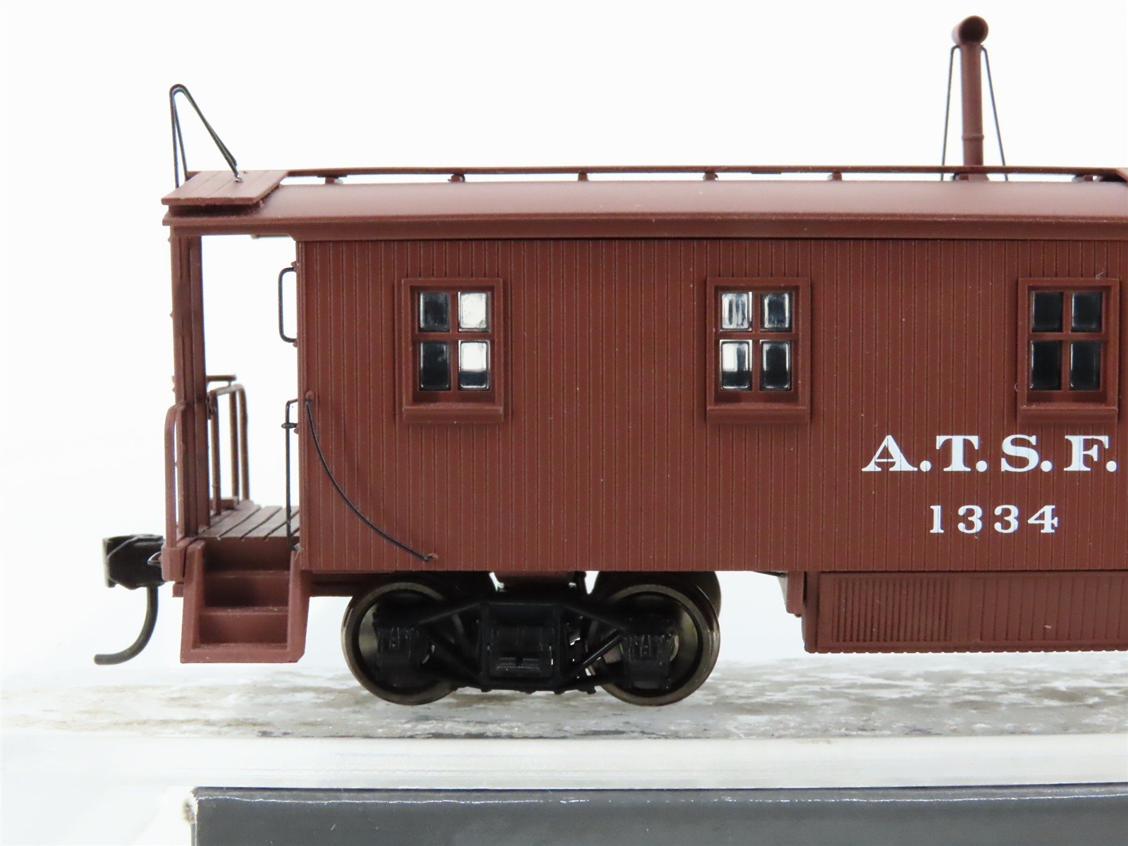 HO Scale Walthers Proto 920-103202 ATSF Santa Fe Railroad 30' Wood Caboose #1334