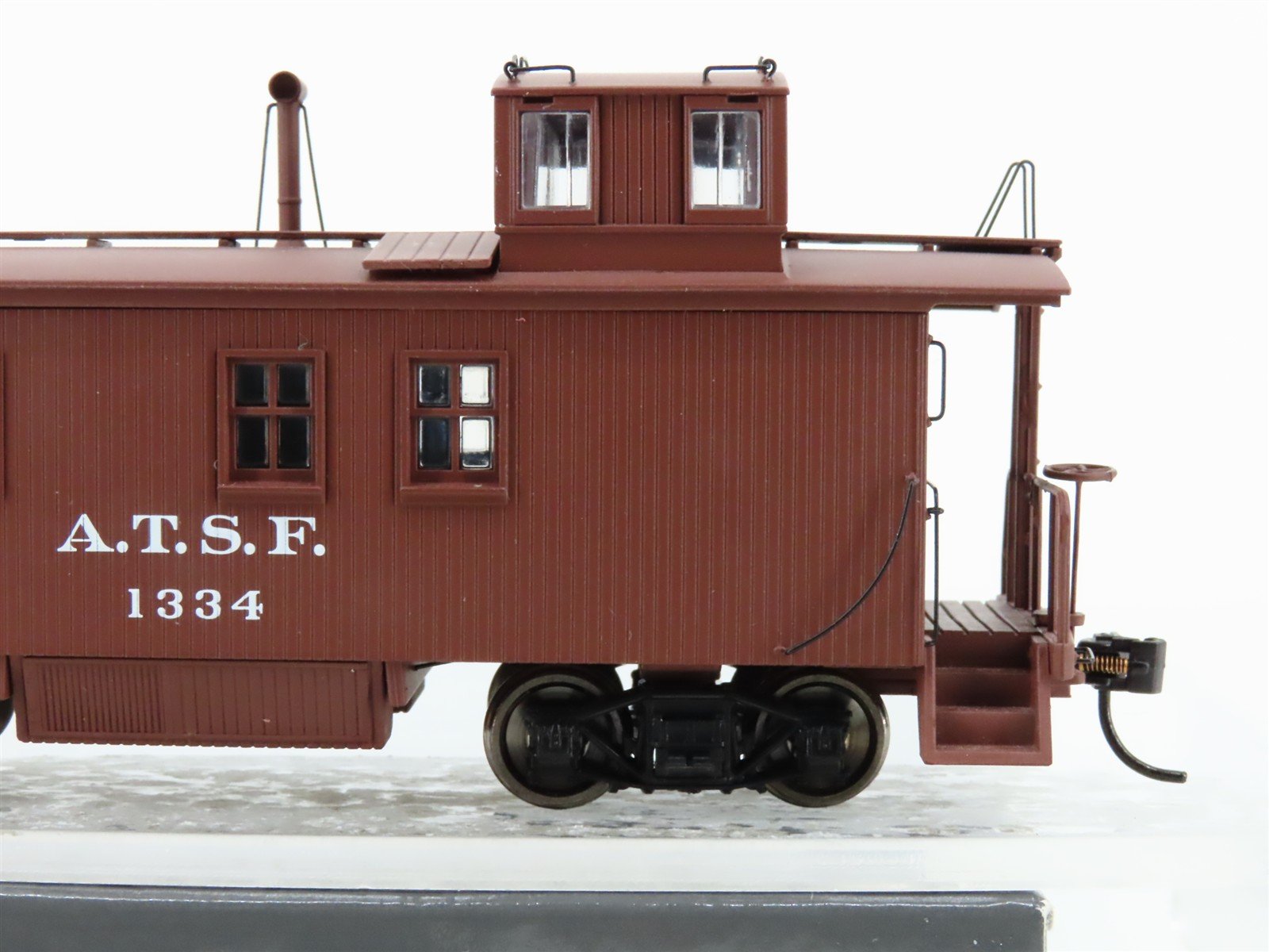 HO Scale Walthers Proto 920-103202 ATSF Santa Fe Railroad 30' Wood Caboose #1334