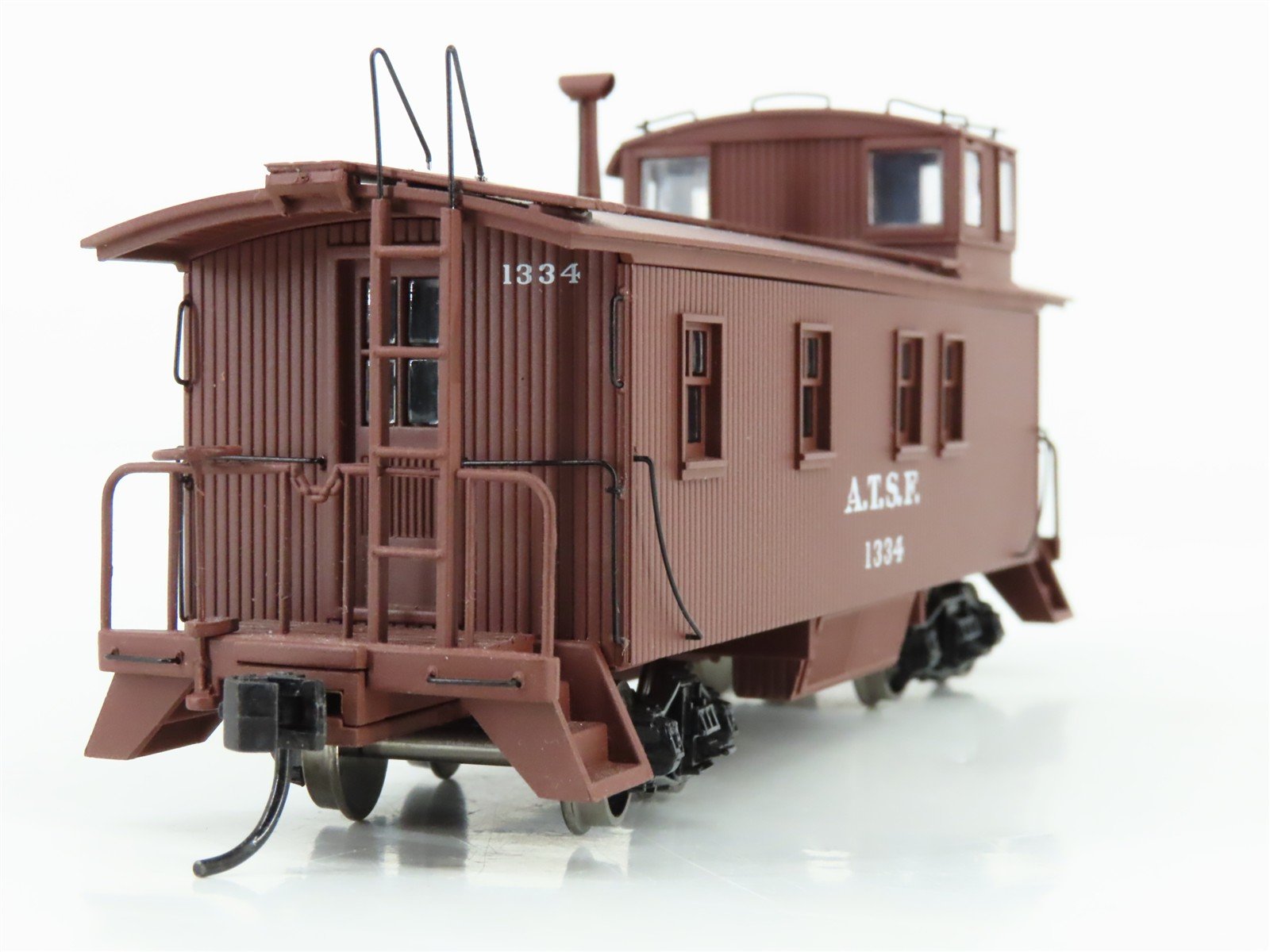 HO Scale Walthers Proto 920-103202 ATSF Santa Fe Railroad 30' Wood Caboose #1334
