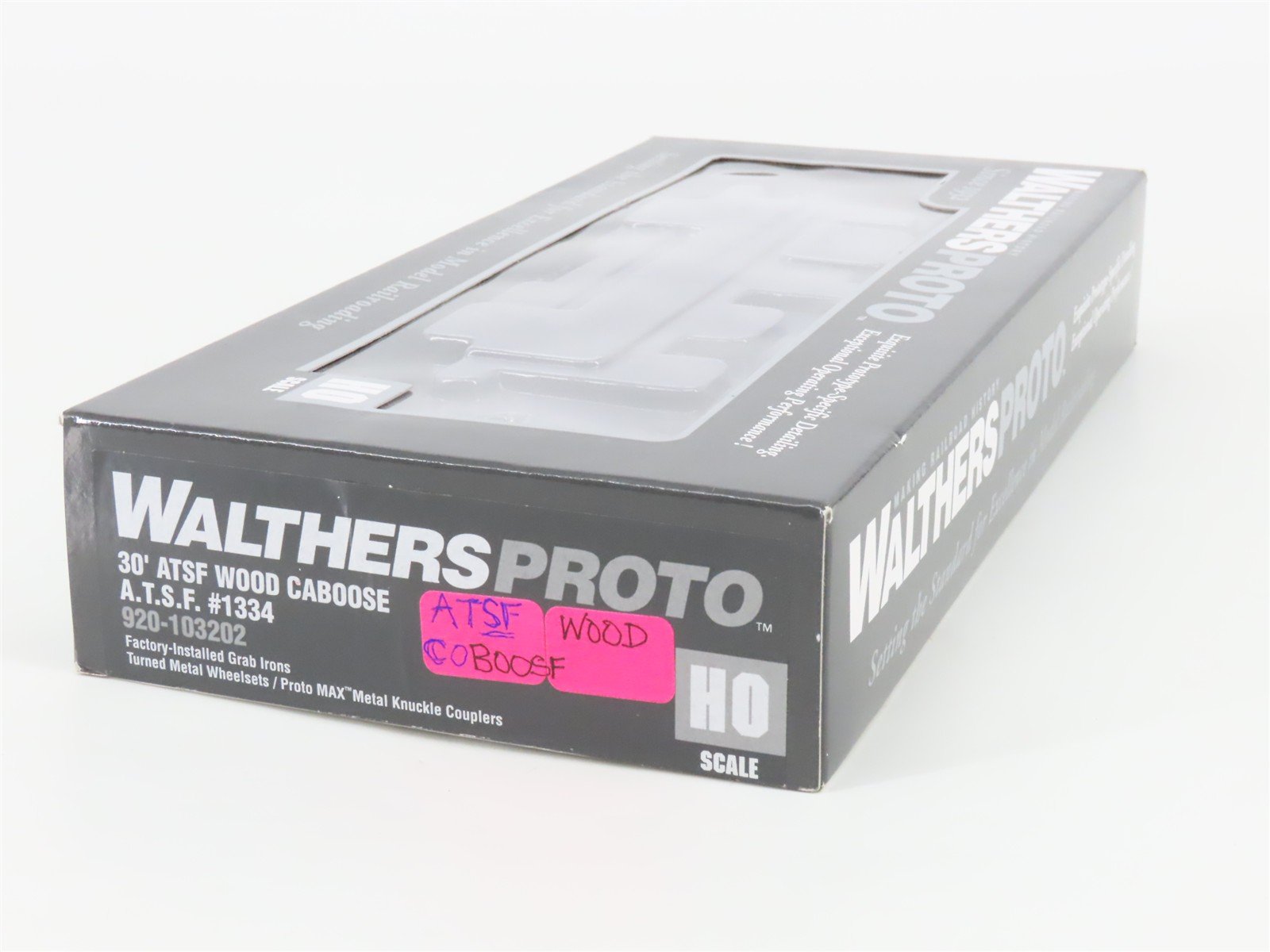 HO Scale Walthers Proto 920-103202 ATSF Santa Fe Railroad 30' Wood Caboose #1334
