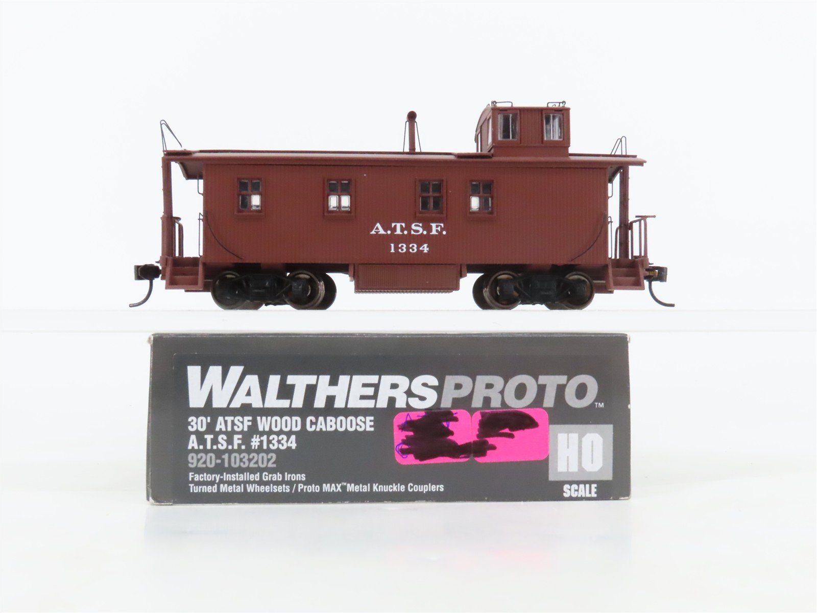 HO Scale Walthers Proto 920-103202 ATSF Santa Fe Railroad 30' Wood Caboose #1334