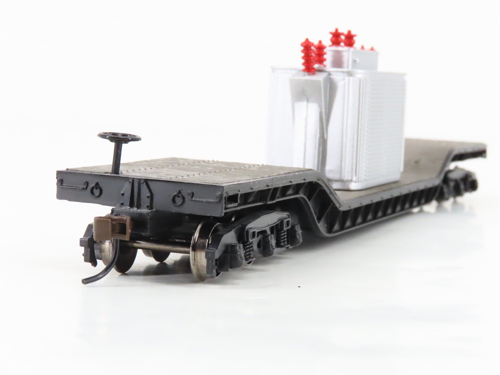 HO Scale Bachmann Silver Series 18348 Unlettered 52' Flat Car w/ Transformer