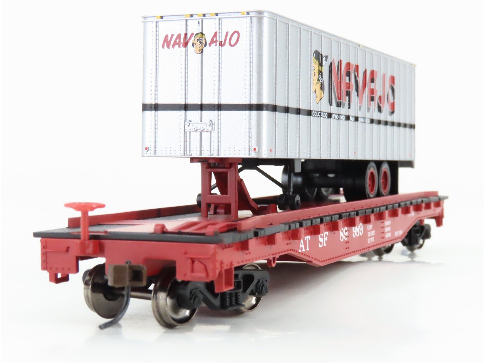HO Bachmann Silver Series 16701 ATSF TOFC Flat Car #89989 w/ Navajo Trailer