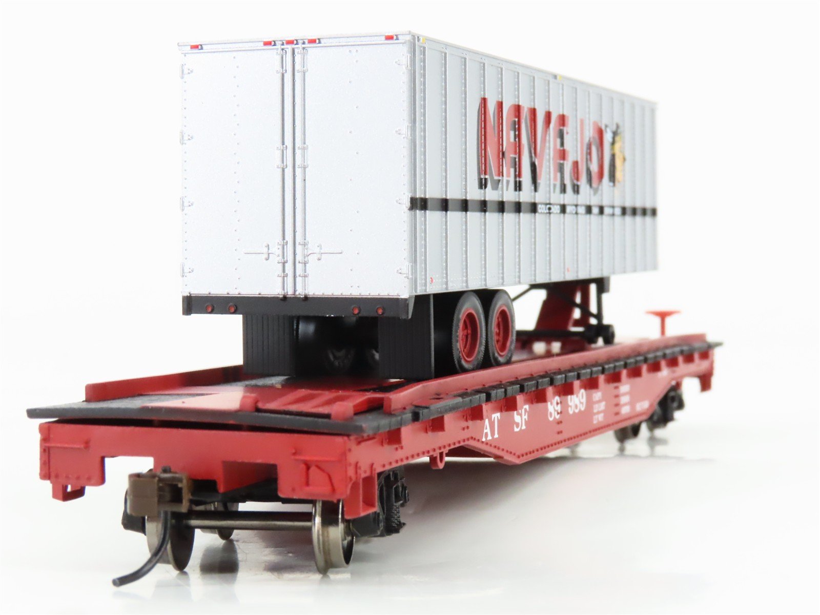HO Bachmann Silver Series 16701 ATSF TOFC Flat Car #89989 w/ Navajo Trailer