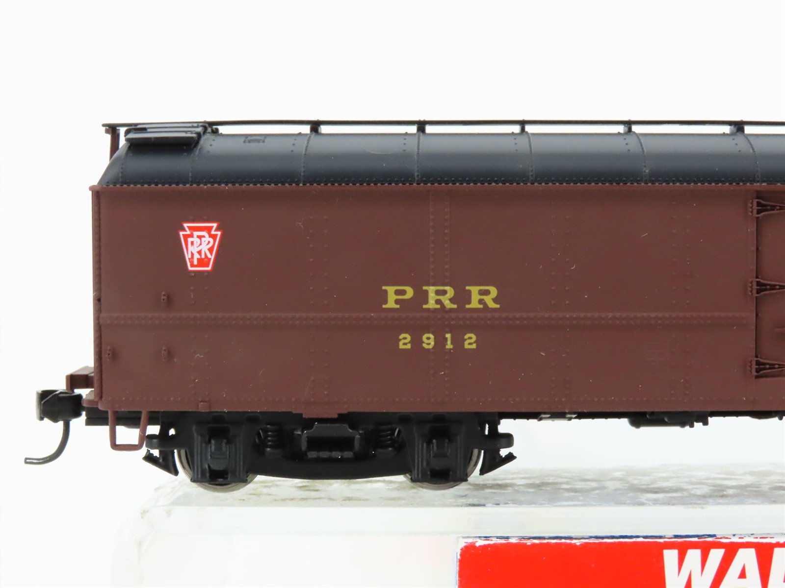 HO Scale Walthers 932-5883 PRR Pennsylvania Railroad Express Reefer #2912