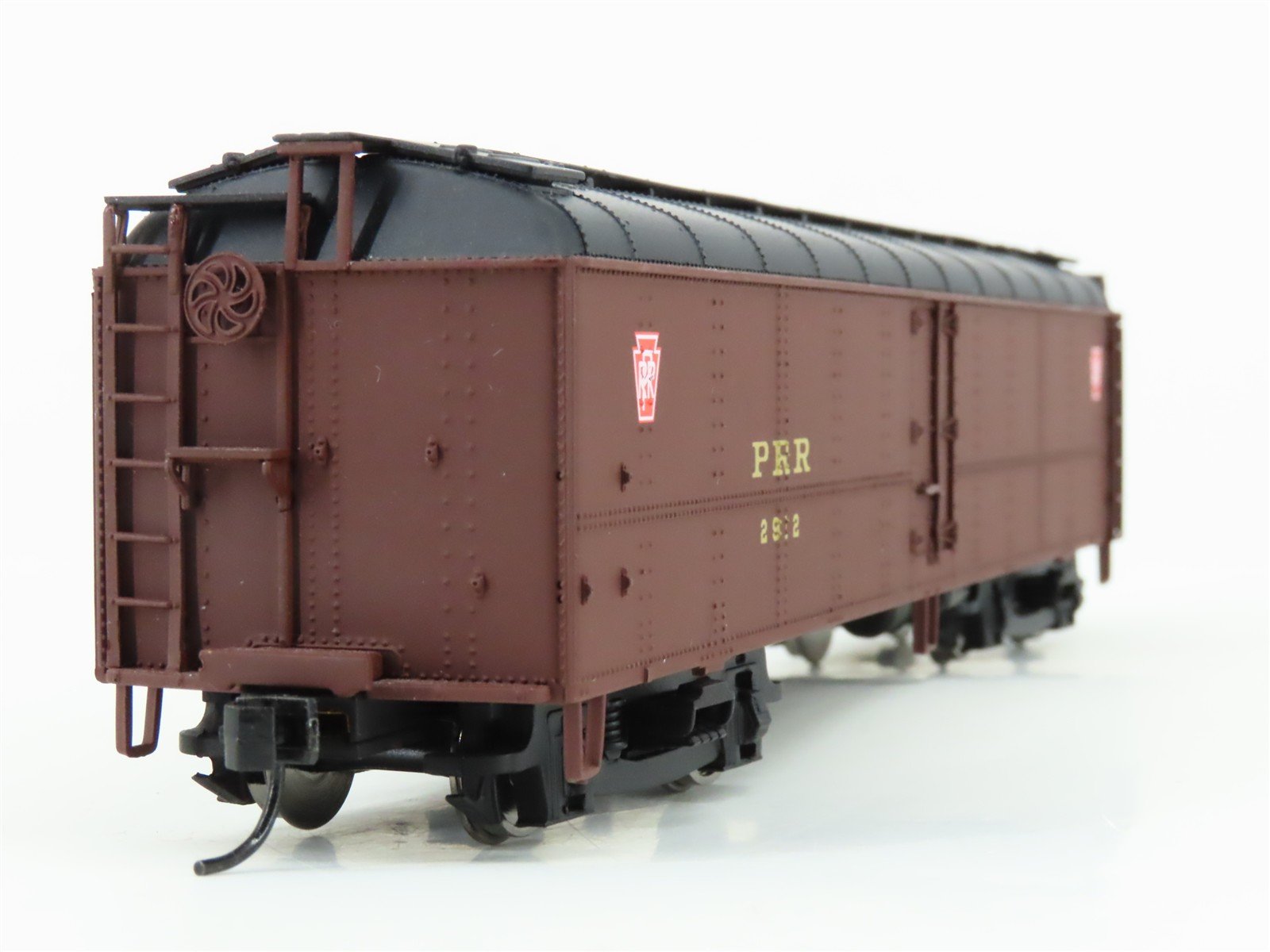 HO Scale Walthers 932-5883 PRR Pennsylvania Railroad Express Reefer #2912