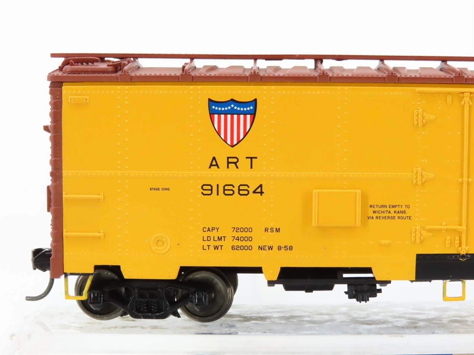 HO Scale Walthers 932-60403 ART Kansas Packing 40' Meat Reefer #91664