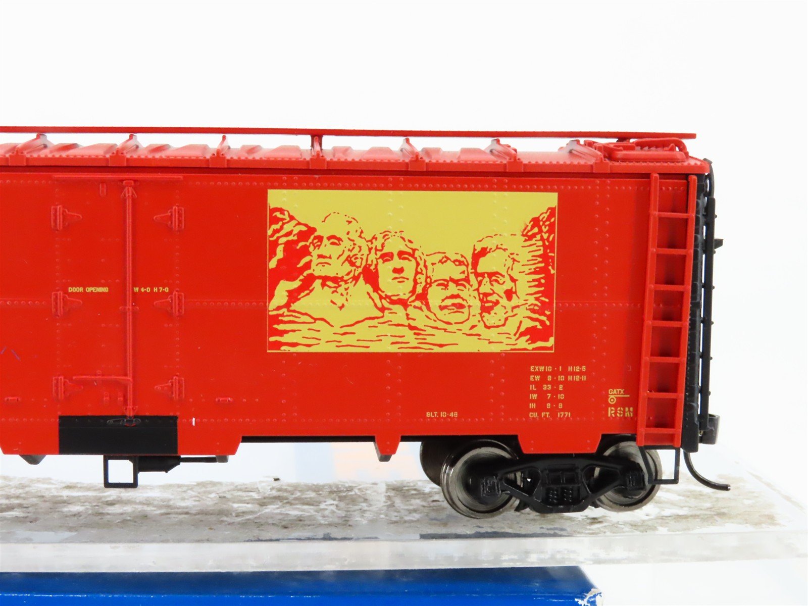 HO Scale Walthers Mainline 910-3506 URTX Black Hills Packing 40' Reefer #72723