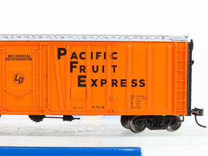 HO Scale Walthers 910-3774 PFE Pacific Fruit Express 50' Mech Reefer #301290
