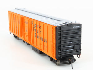 HO Scale Walthers 910-3774 PFE Pacific Fruit Express 50' Mech Reefer #301290
